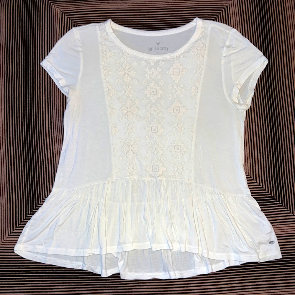 Women’s American Eagle Ivory/White T Shirt. Size Medium